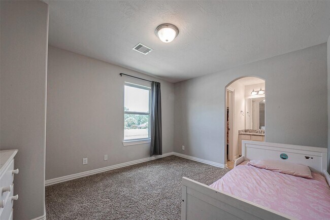 Building Photo - 28314 Calaveras Lake Dr