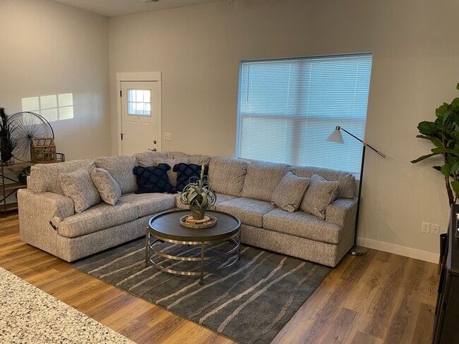 Building Photo - 1895 Maple Tree Ln