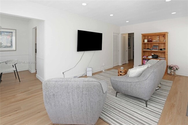 Building Photo - 326 Van Buren St