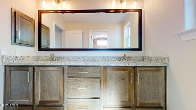 Building Photo - 500 La Entrada Cir