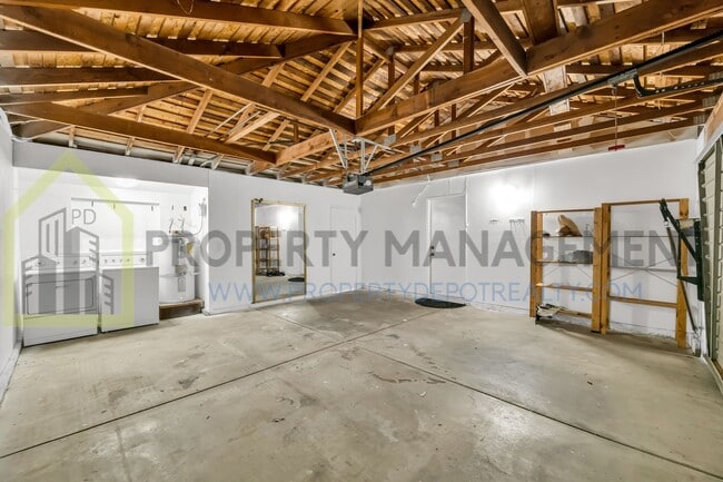 Building Photo - Desirable Pocket-Greenhaven Half-Plex for ...