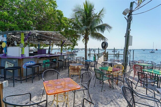 Building Photo - 4216 Plumosa Terrace