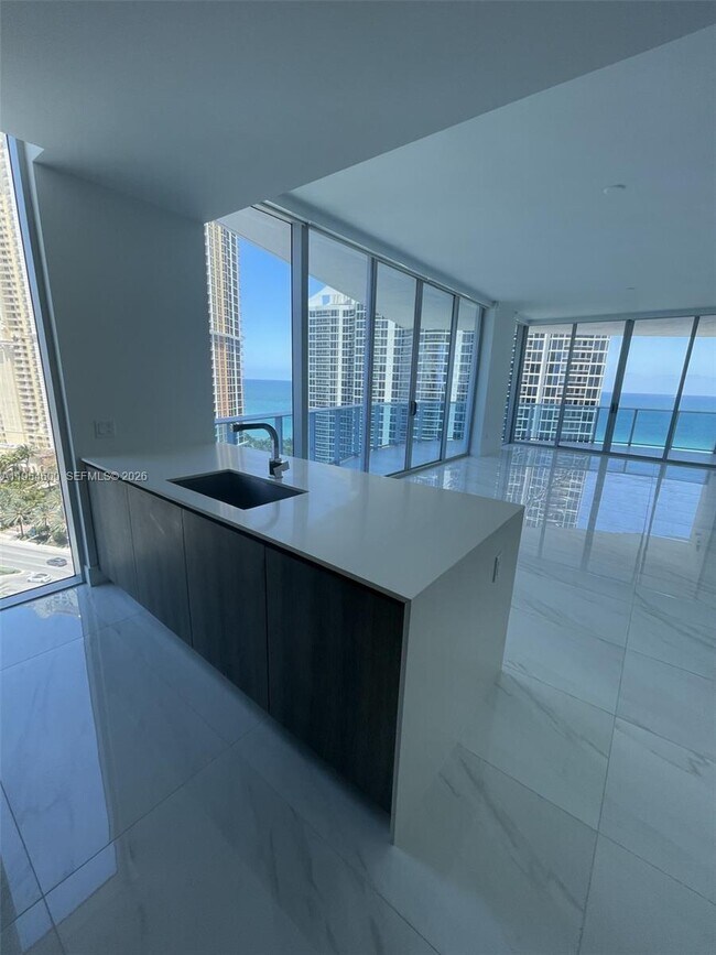 Building Photo - 17550 Collins Ave