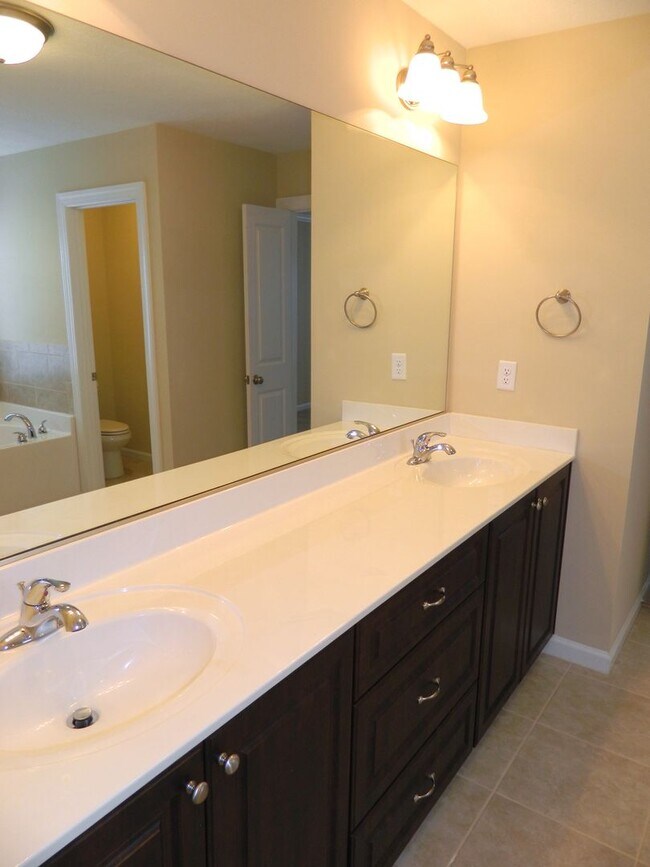 Building Photo - 835 Williford Run Dr