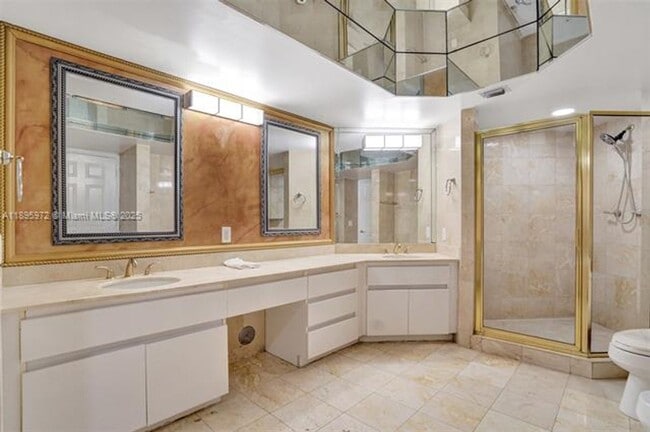 Building Photo - 16711 Collins Ave