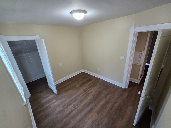 Building Photo - 3 Bedroom House