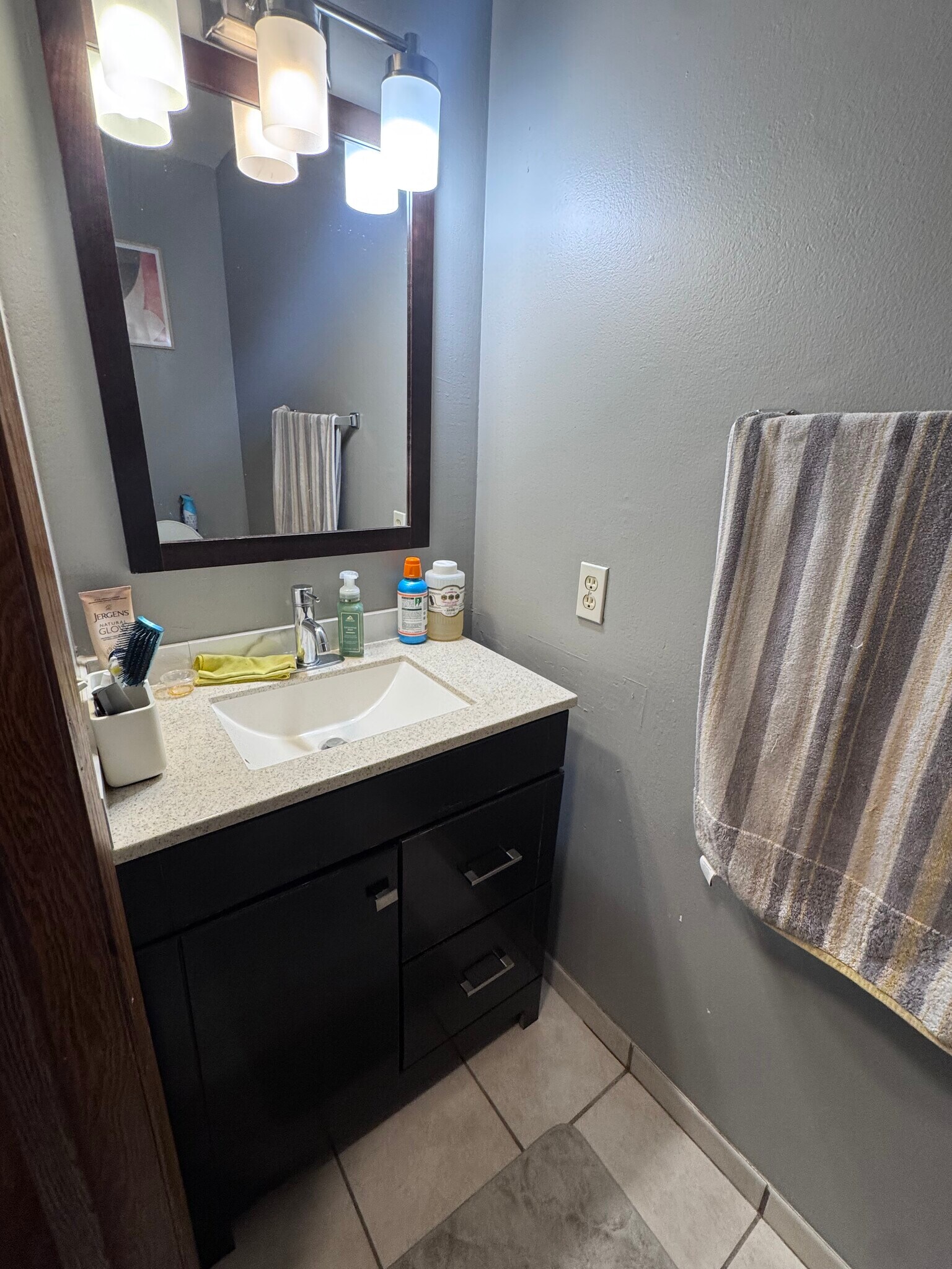 Second bathroom - 2924 Coho St