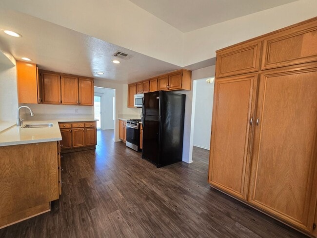 Building Photo - 4375 Portola Dr