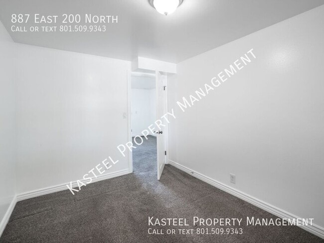 Building Photo - 887 E 200 N