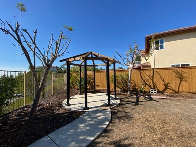 Building Photo - Great 5 Bd/3Bth in the San Marcos Santa Fe...