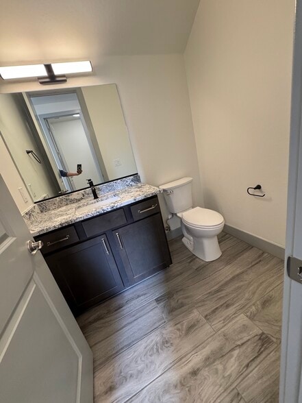 1/2 Bath - 3112 N Navajo Dr