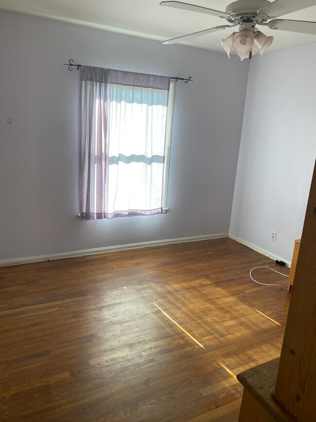 Bedroom - 7655 Ostrom Ave