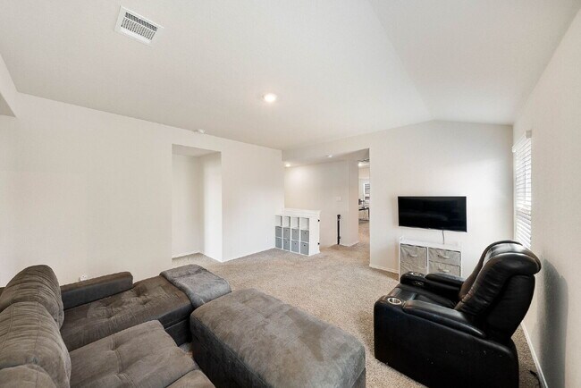 Building Photo - Welcome to Your New Chapter! Enjoy Free Rent, Ask Us How!