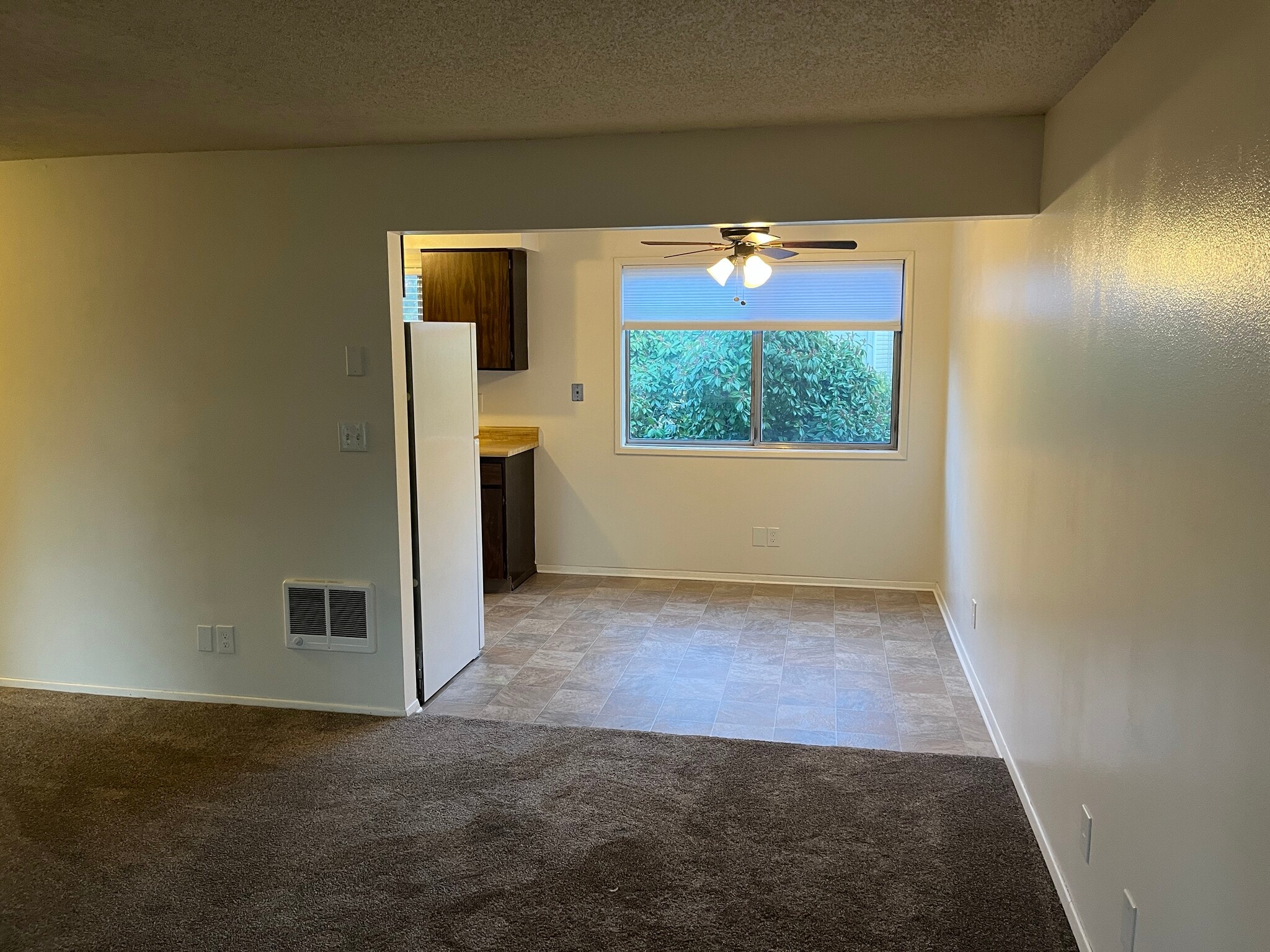 Building Photo - 567 Fairview St