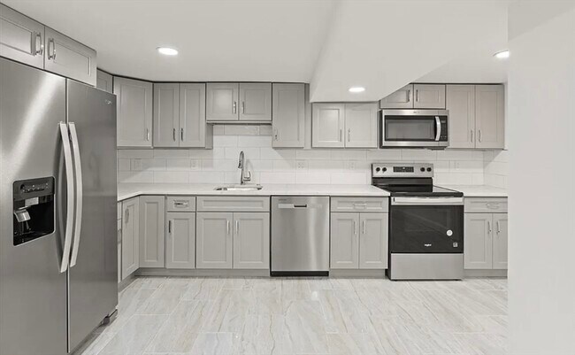 Building Photo - 320 Malden St