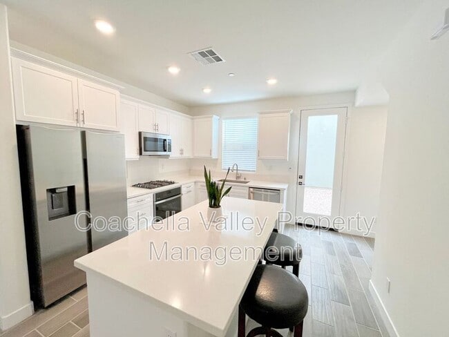 Building Photo - 41168 Emory Ln