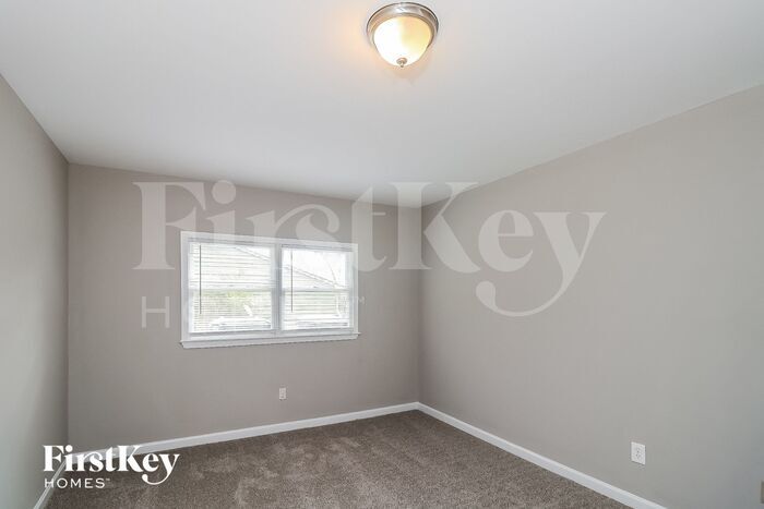 Building Photo - 3762 Cambridge Dr SW