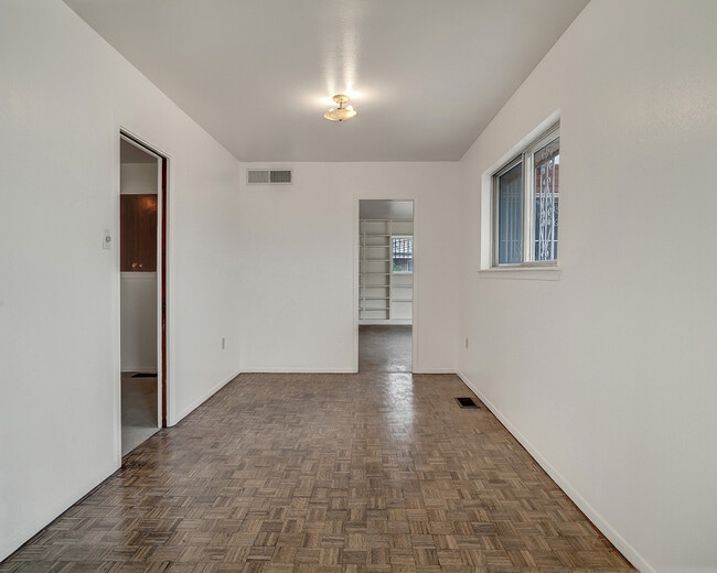 Building Photo - Westside 3 Bedroom 1.75 Bath