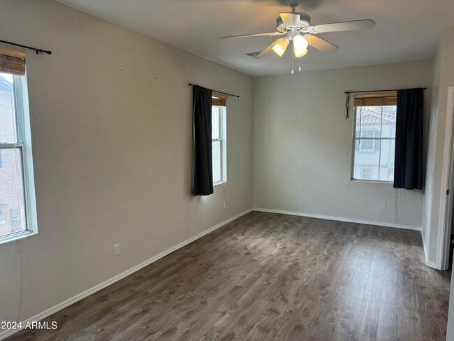 Building Photo - 446 N Alder Ct