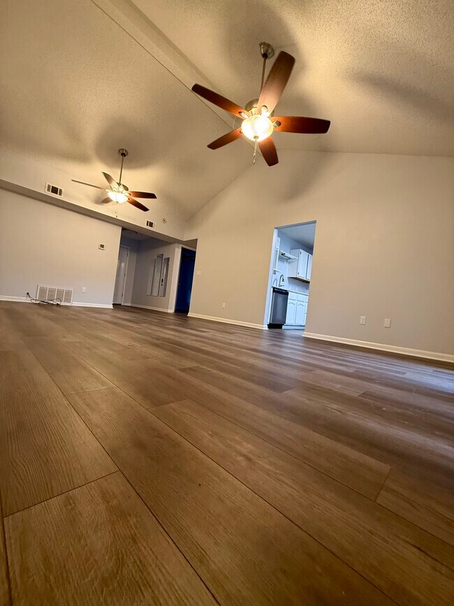 Building Photo - 2908 Alpine Pl