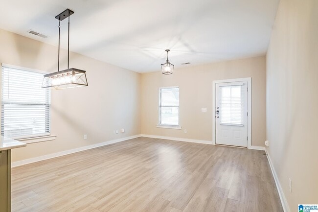 Building Photo - 154 Park Dr N