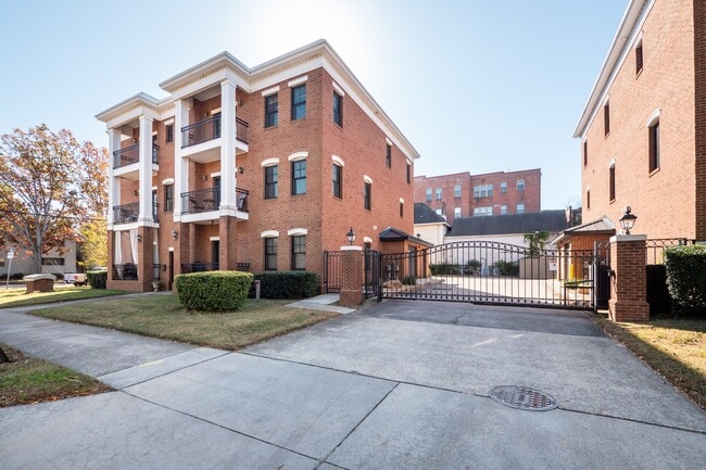 Building Photo - 915 Colley Ave