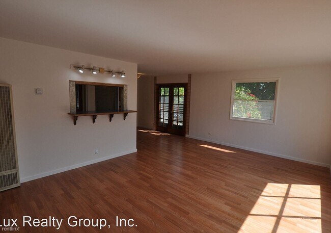 Building Photo - 547 Runnymede St