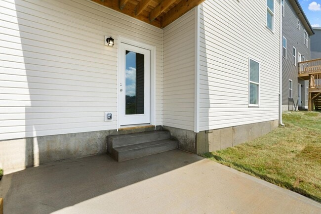 Building Photo - 120 Chickadee Trl