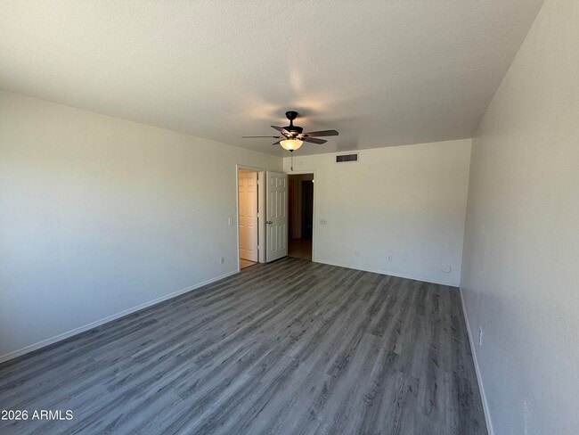 Building Photo - 505 W Sereno Dr