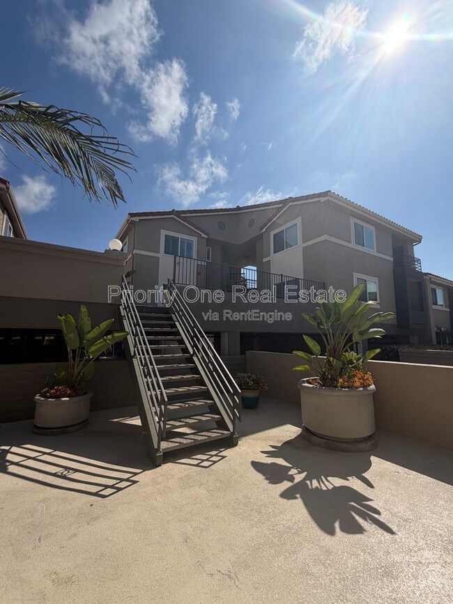 Building Photo - 7405 Charmant Dr