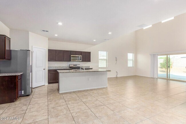 Building Photo - Charming 4 bedroom home in Buckeye!!