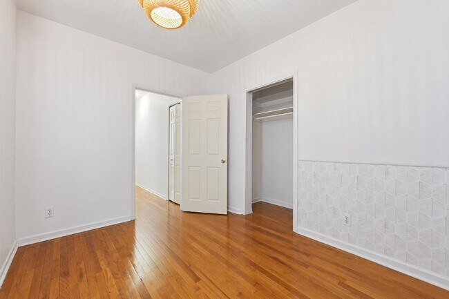 Building Photo - 420 Monroe St