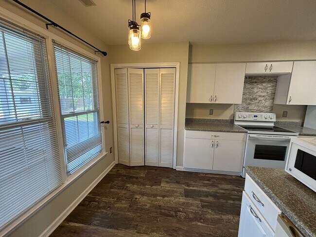 Building Photo - 5405 Beretta Way