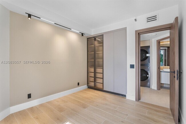 Building Photo - 3610 Yacht Club Dr
