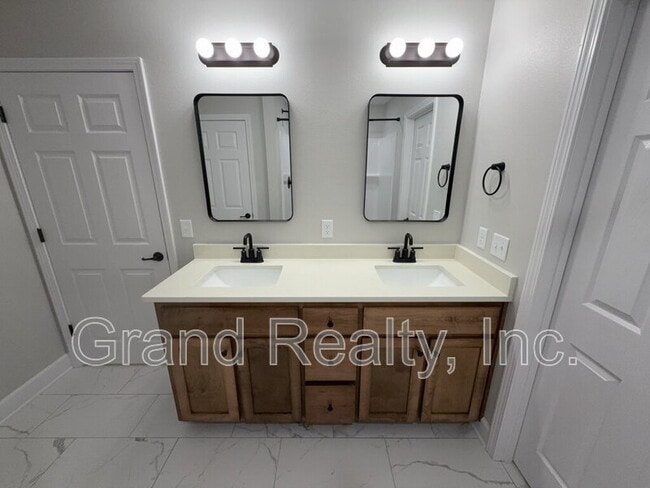 Building Photo - 7228 Par Ln