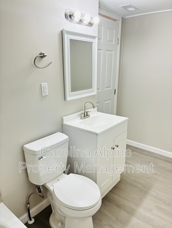 Building Photo - 613 Legrand St