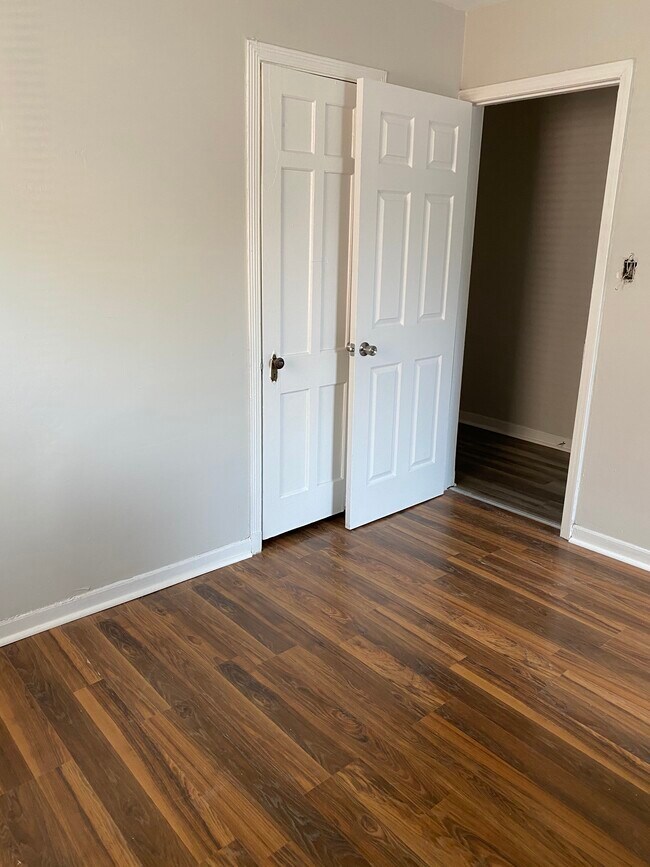 Building Photo - 1441 E Columbus St