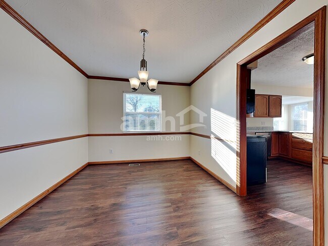 Building Photo - 6088 Lakewood Dr