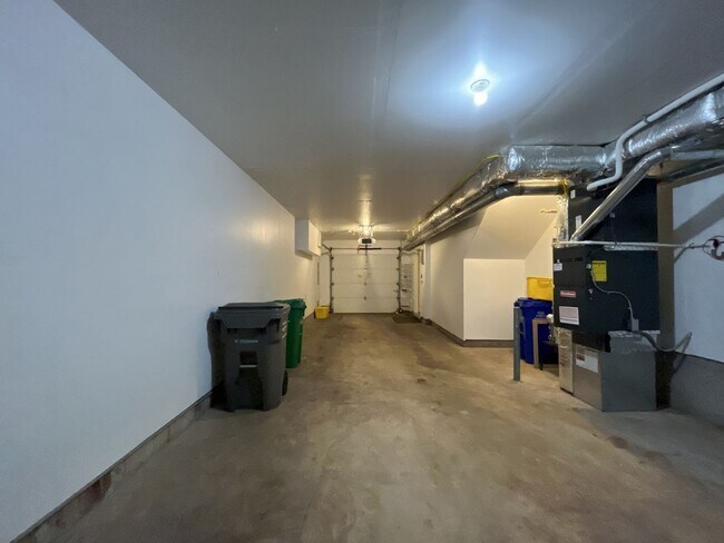 Building Photo - Incredible Forrest Park Townhome!! 2 bedroom, 2 bath, HUGE attached Garage!