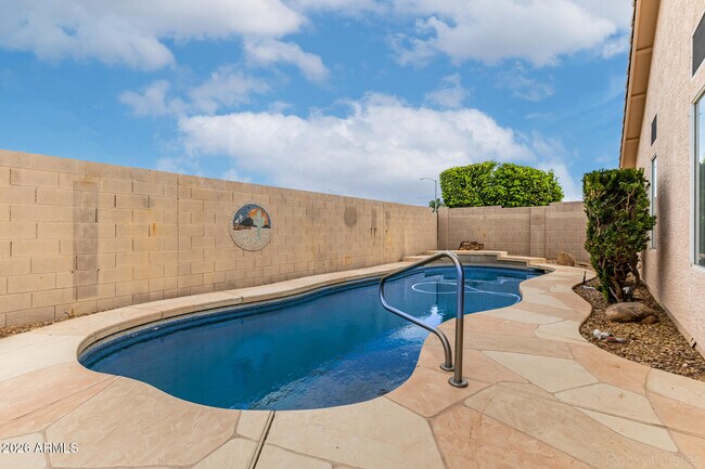 Building Photo - 16243 N Oachs Dr