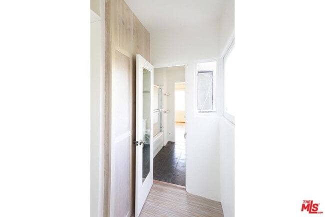 Building Photo - 1830 1/4 Lucile Ave