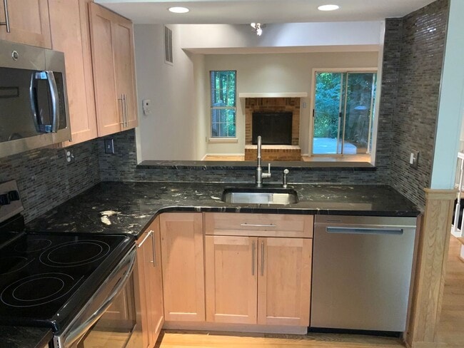 Building Photo - Beautiful 2BR 3.5BA updated town home located in the Saddle Ridge Community