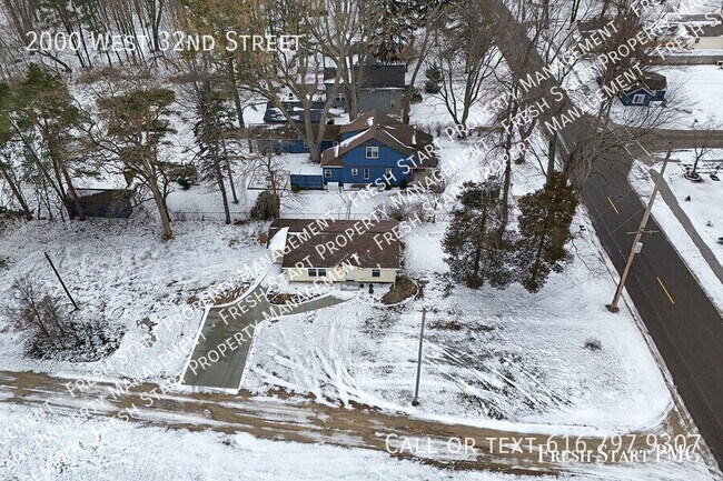 Building Photo - 2000 32nd St