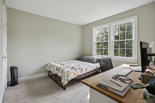 Building Photo - Spacious 2BR/1BA in Rock Creek Gardens!