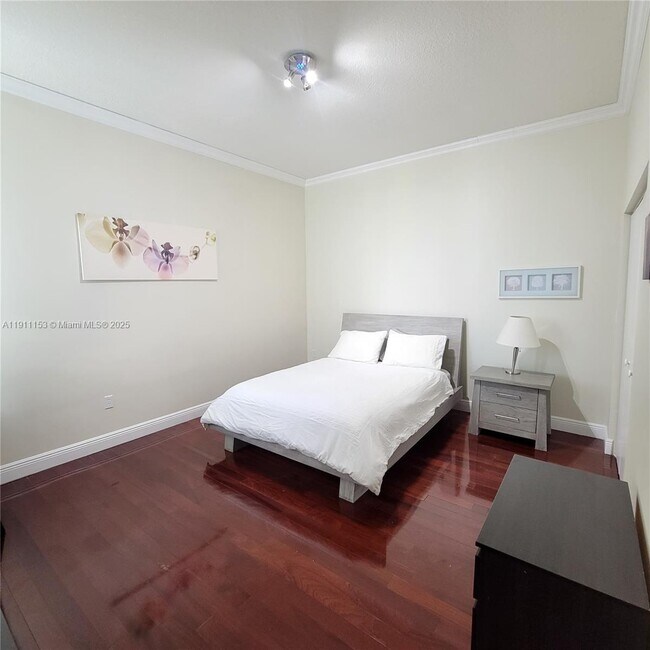 Building Photo - 2775 NE 187th St