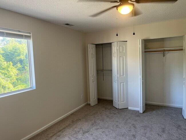 Building Photo - 80 Country Ln