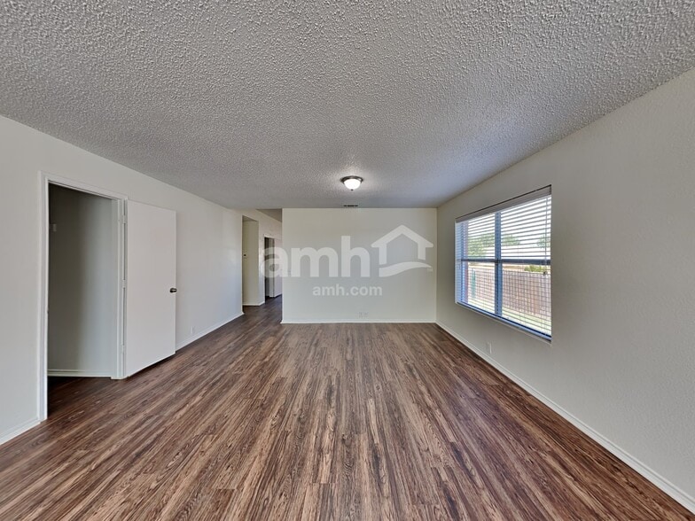 Building Photo - 1605 Heritage Blvd