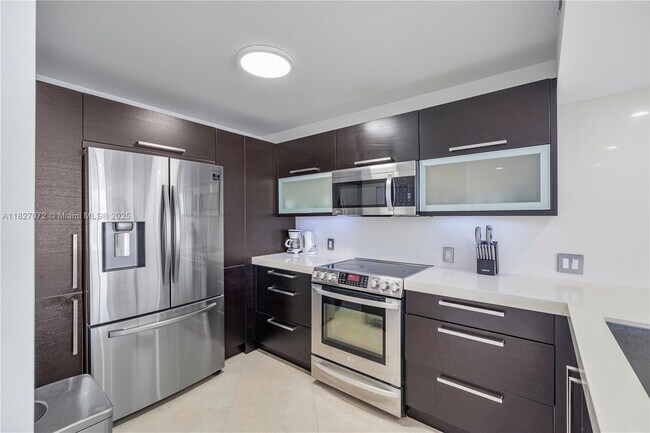 Building Photo - 3675 N Country Club Dr