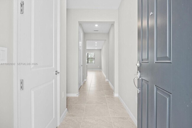 Building Photo - 2880 SE Federal Hwy