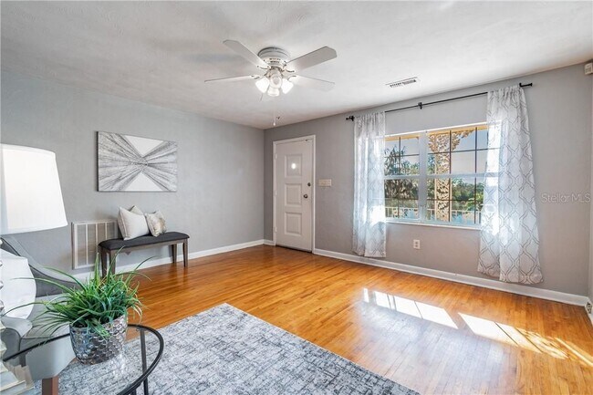 Building Photo - 5418 Riverhills Dr